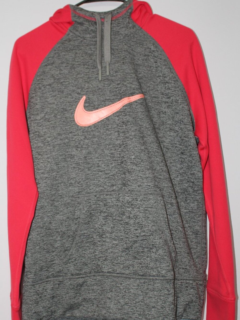 Nike Therma-FIT Women’s Large Gray Red Pullover Training Hoodie Swoosh